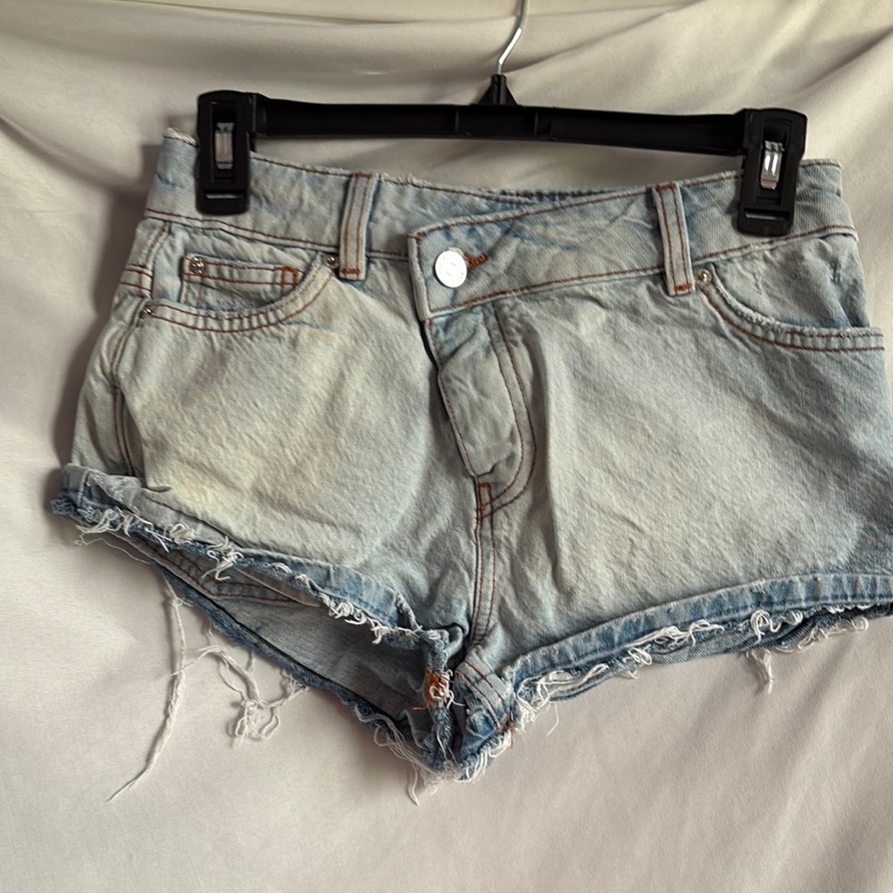 XS158 BDG Light Blue Frayed Jean Shorts